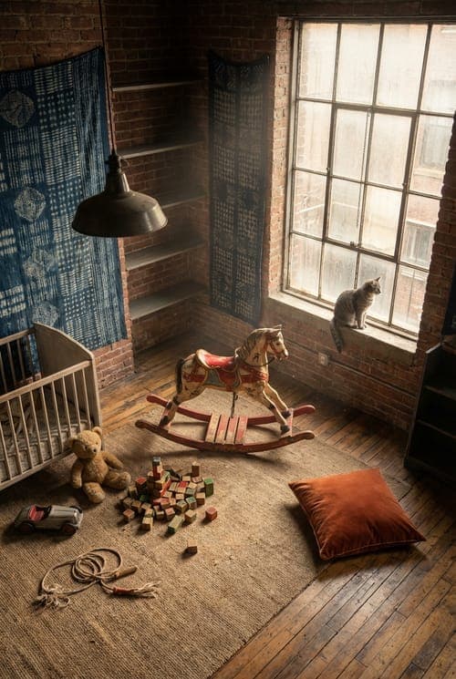 Silent Witness in Amber Light - children's room, playroom, amber light